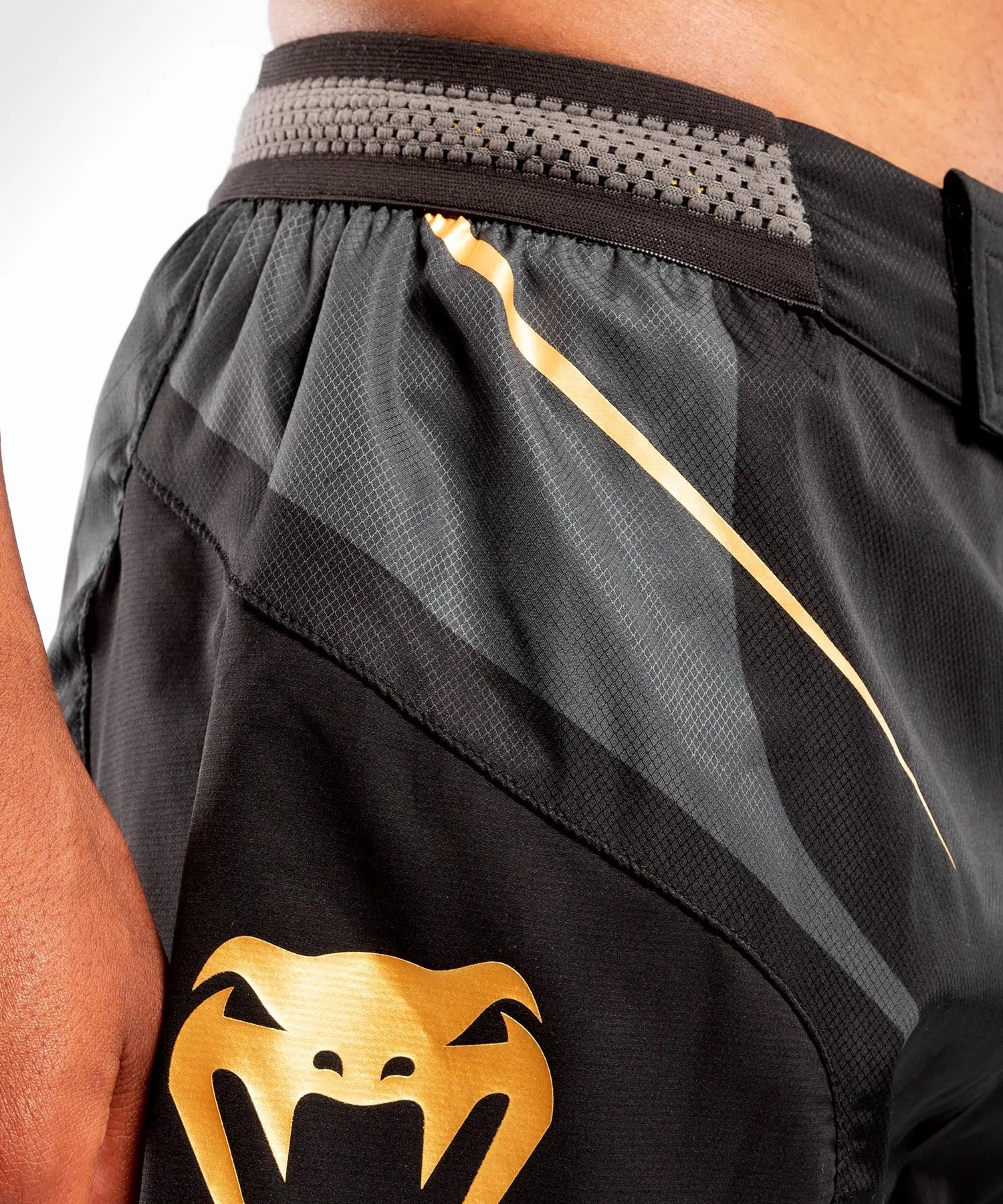 Venum Athletics Fightshorts – Black/Gold